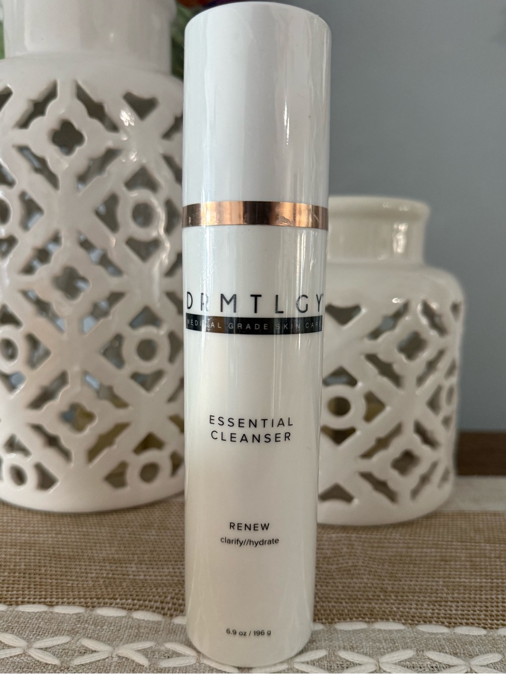 DRMTLGY Essential Cleanser - White